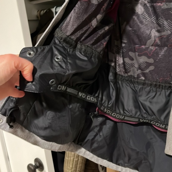 Volcom snowboard jacket - Picture 8 of 11